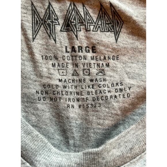 Def Leopard gray Pour Some Sugar On Me T-Shirt 100% cotton woman’s Large - Picture 5 of 5
